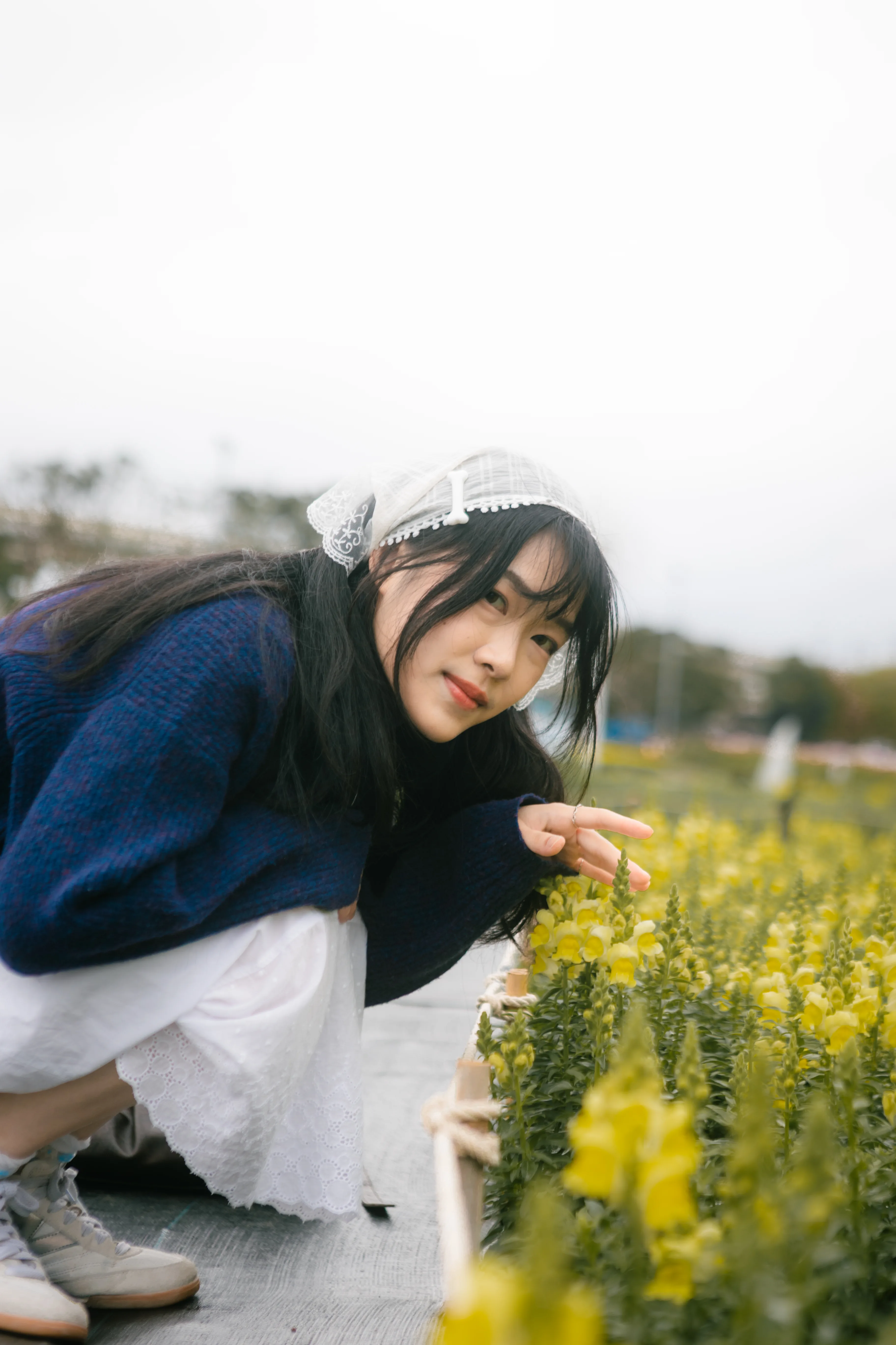 河畔花期｜河岸自然光人像攝影作品 01