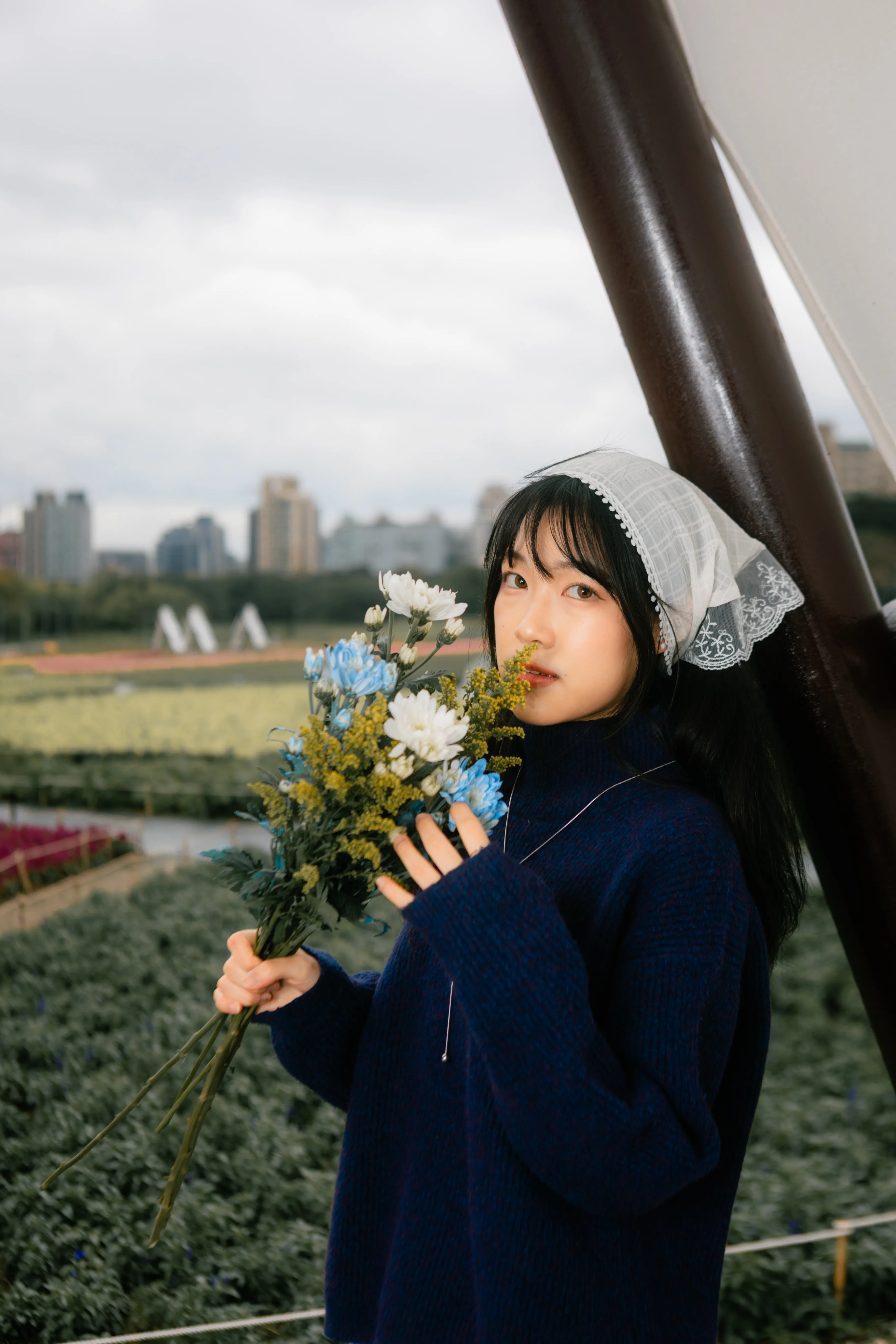 河畔花期｜河岸自然光人像攝影作品 17