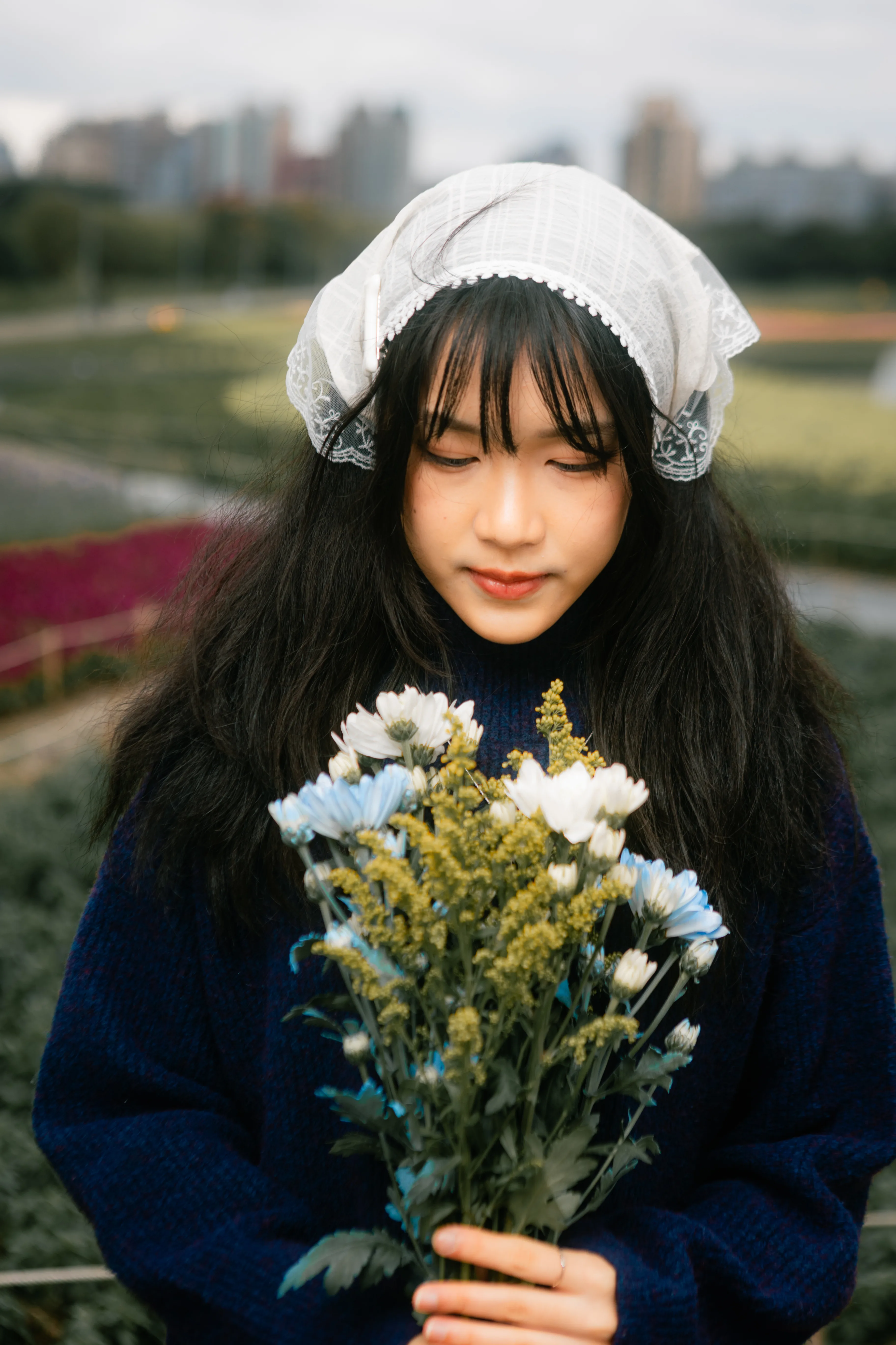 河畔花期｜河岸自然光人像攝影作品 18