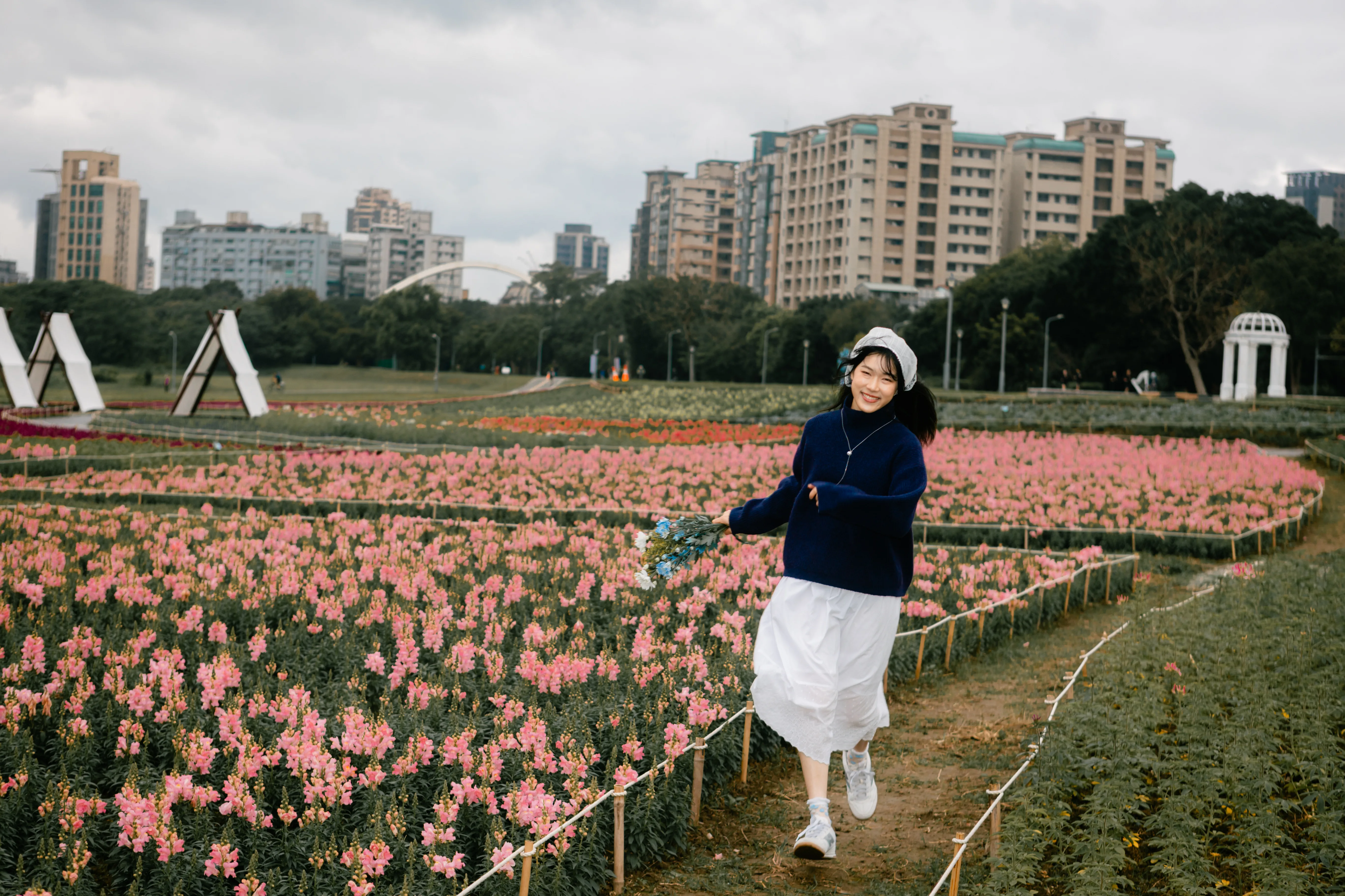 河畔花期｜河岸自然光人像攝影作品 27