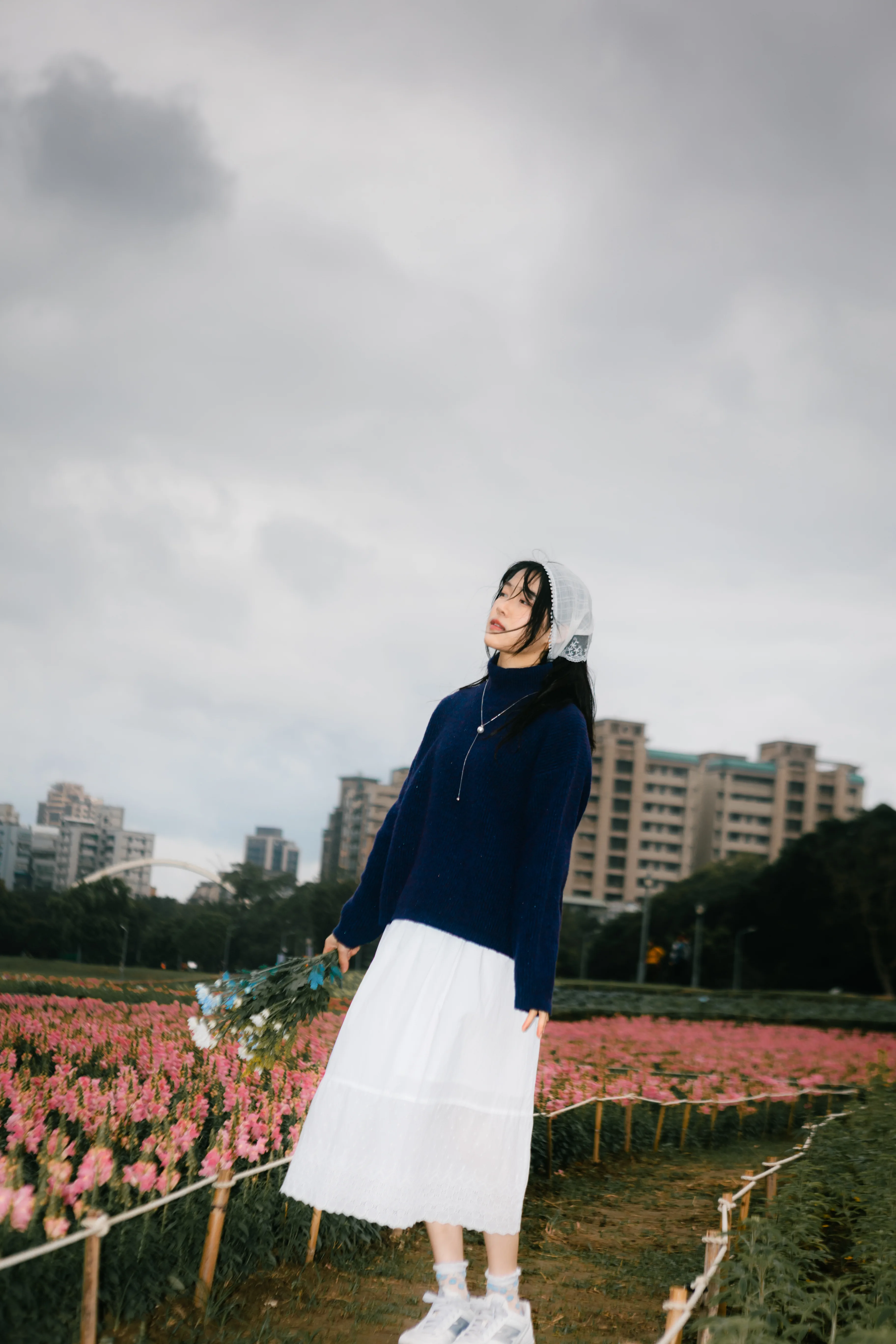 河畔花期｜河岸自然光人像攝影作品 28