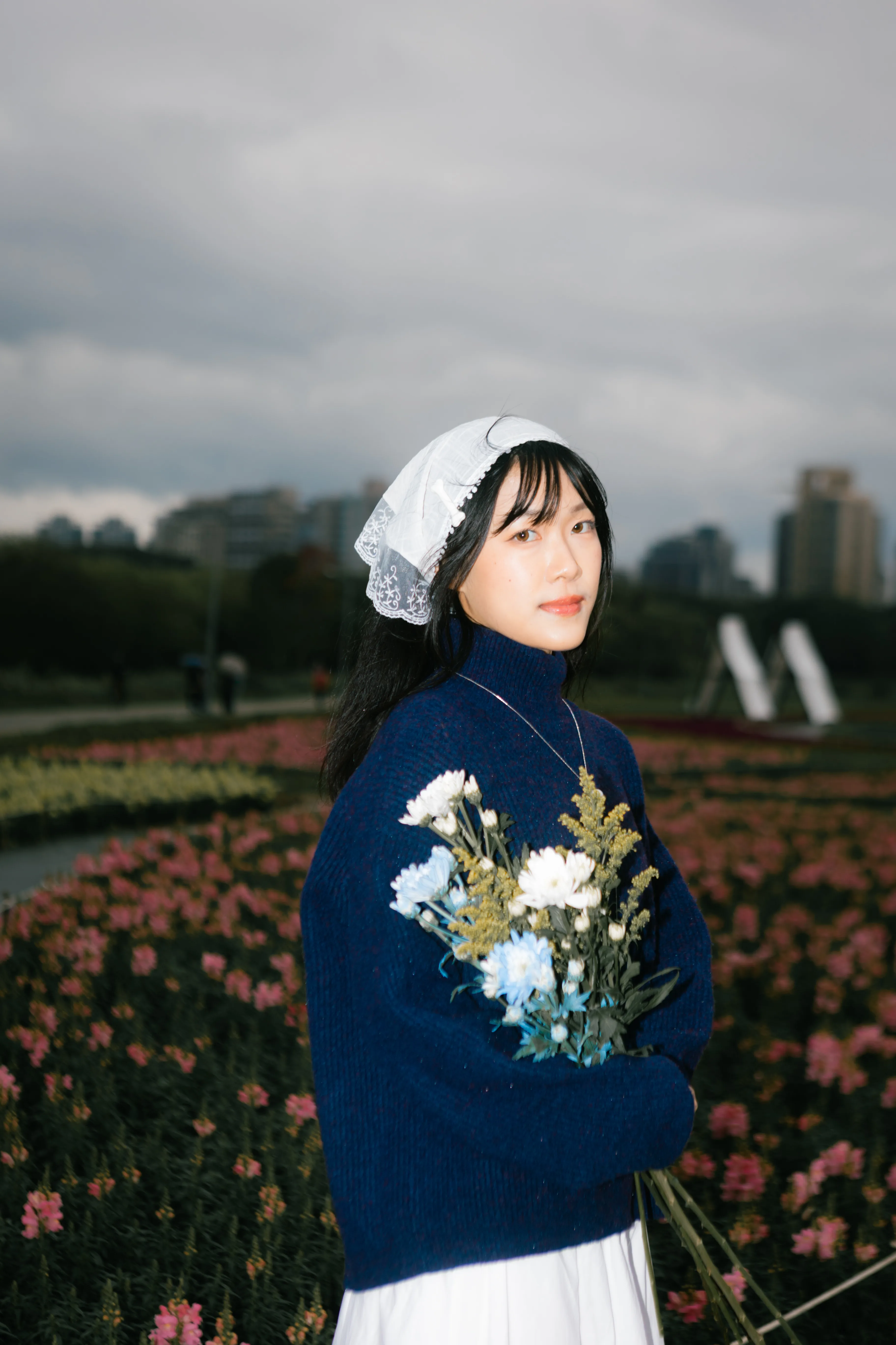 河畔花期｜河岸自然光人像攝影作品 29