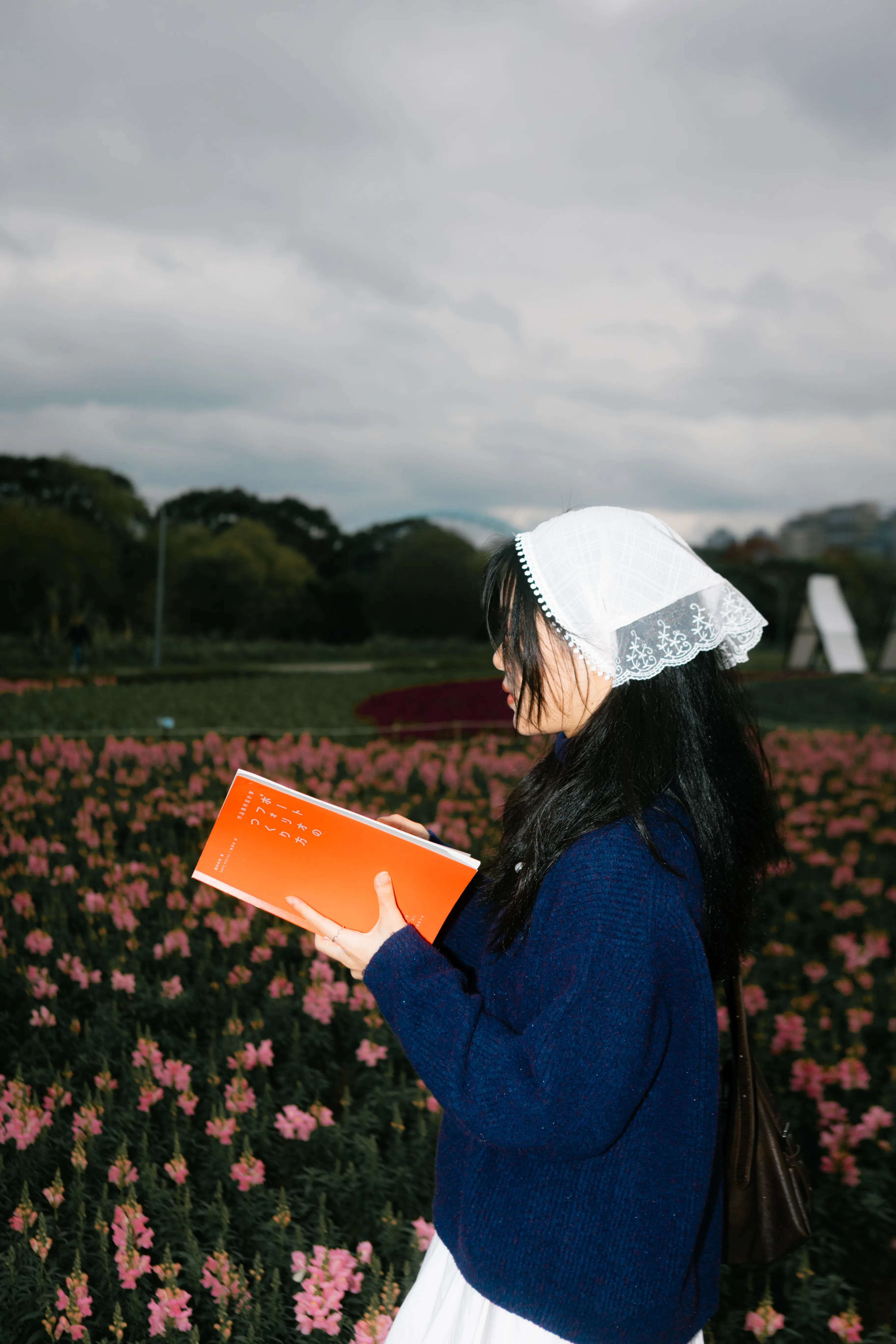 河畔花期｜河岸自然光人像攝影作品 30