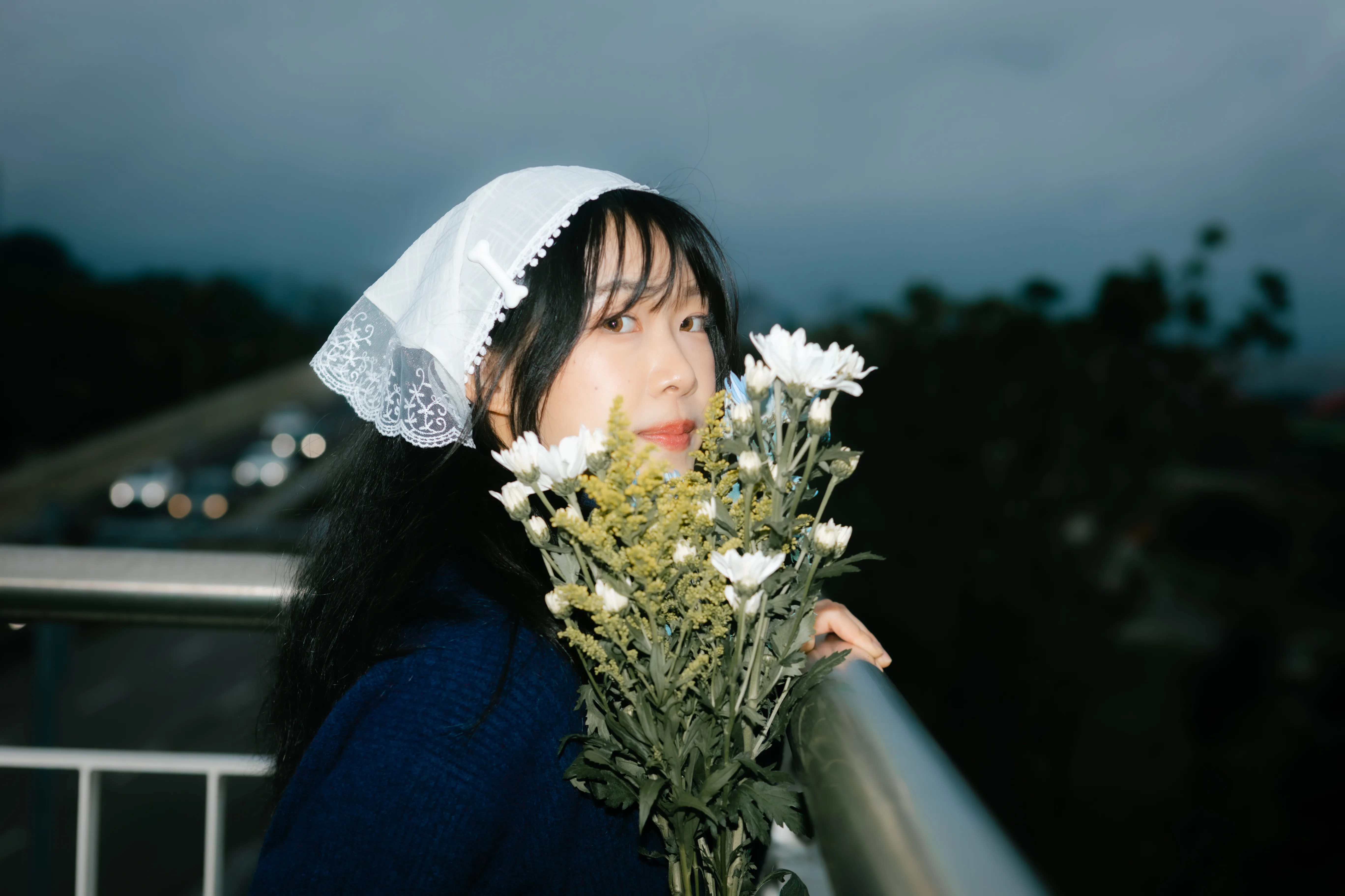 河畔花期｜河岸自然光人像攝影作品 39