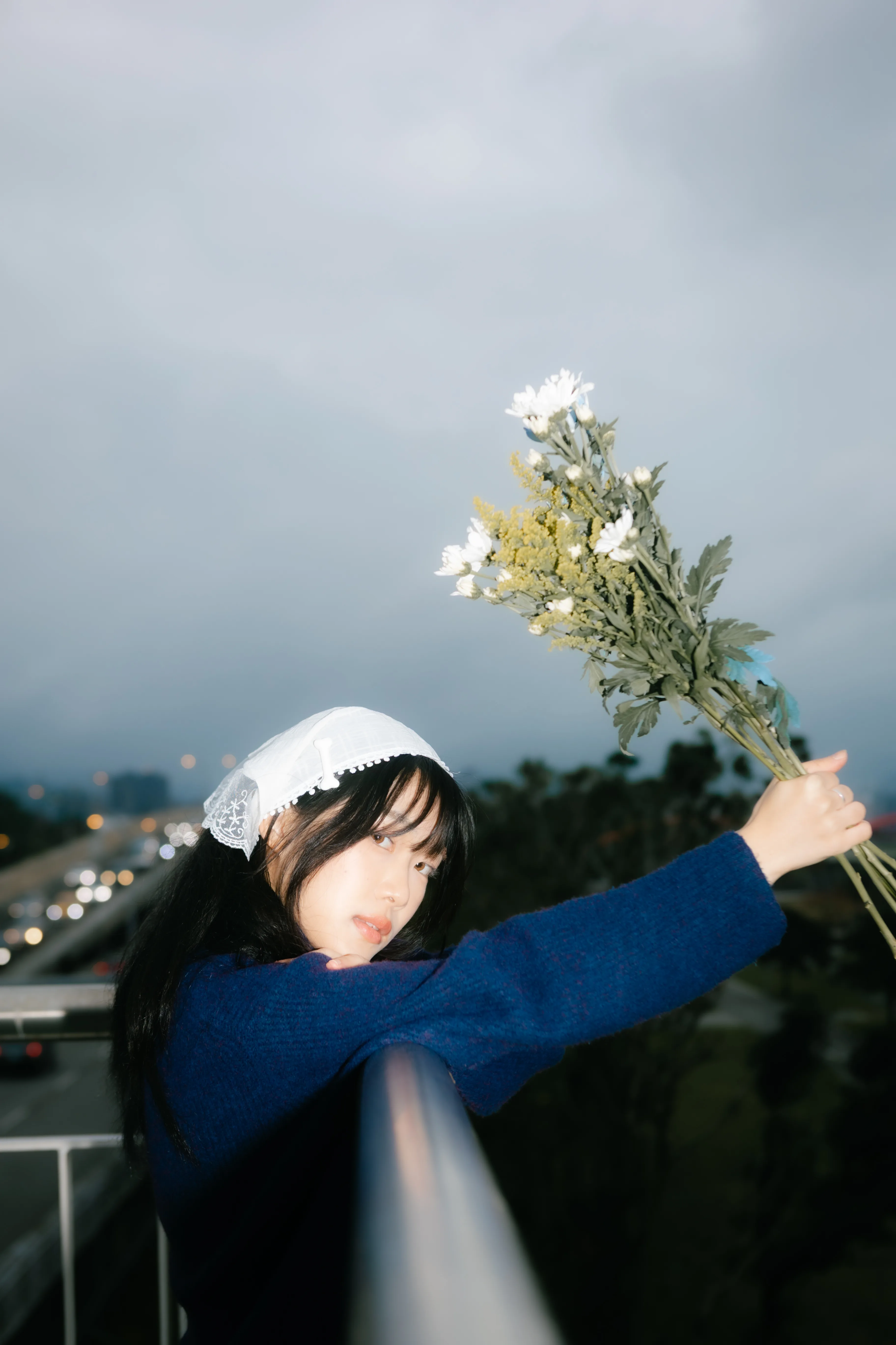 河畔花期｜河岸自然光人像攝影作品 40